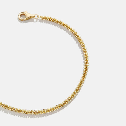 Lavisa - Minimalist Gold Chain Bracelet - On-Model & Scale View