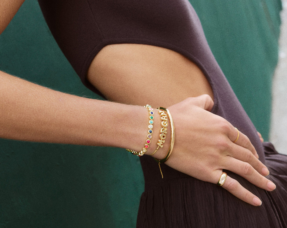 Lavisa - Single Strand Bubble Letter Custom Bracelet - Detail & Styling View