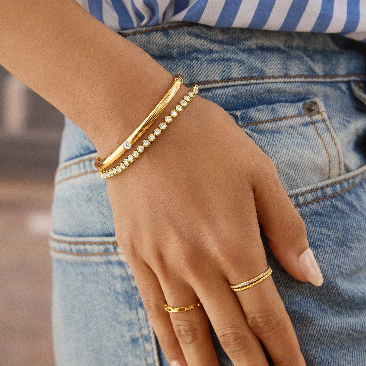 Lavisa - Classic Single Bezel Hinge Bangle - Detail & Styling View