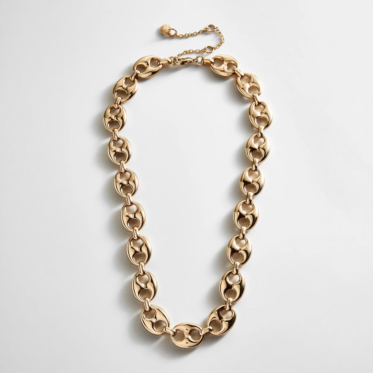 Lavisa Chunky Chain Statement Necklace featuring thick interlocking links with a high-shine polished finish.