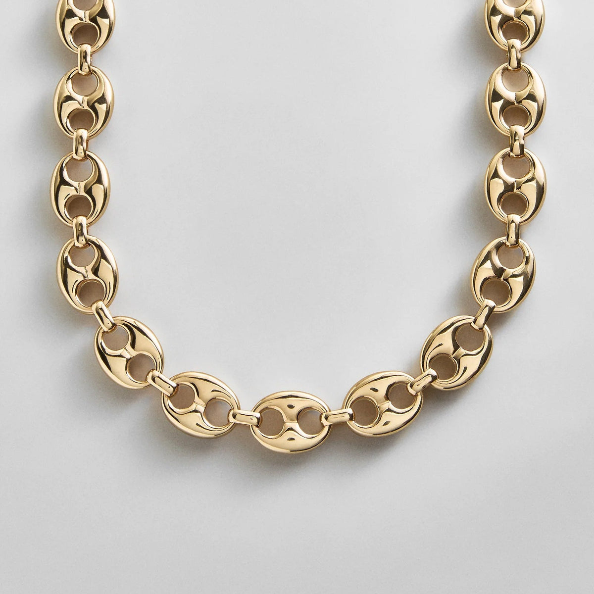 Lavisa - Chunky Chain Statement Necklace - Clasp & Finish View