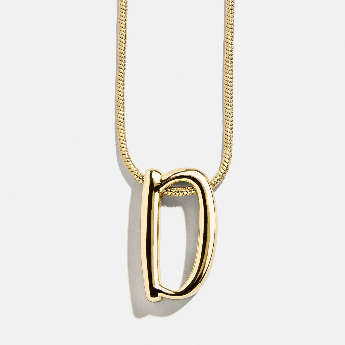 Lavisa - Script Initial Necklace In Swirly Font - Texture & Setting View