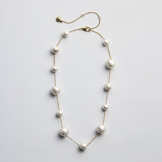 Lavisa chic pearl statement necklace with multi-sized pearls on a gold chain