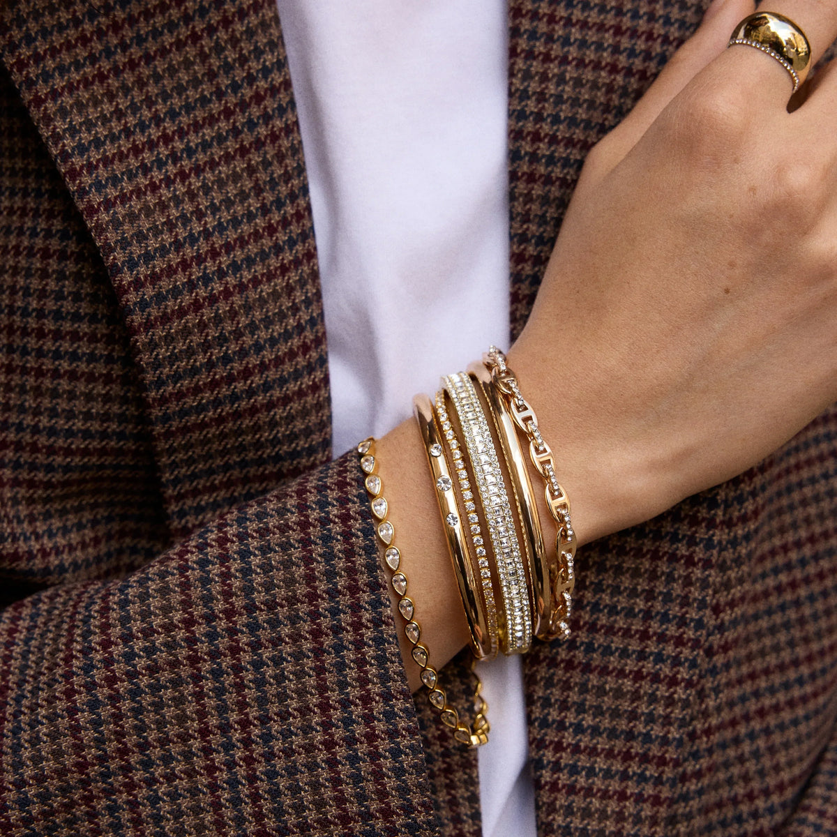 Lavisa - Gold And Pavé Mariner Chain Bracelet - Detail & Styling View