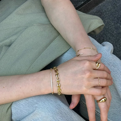 Lavisa - Mariner Chain Link Gold Bracelet - Detail & Styling View