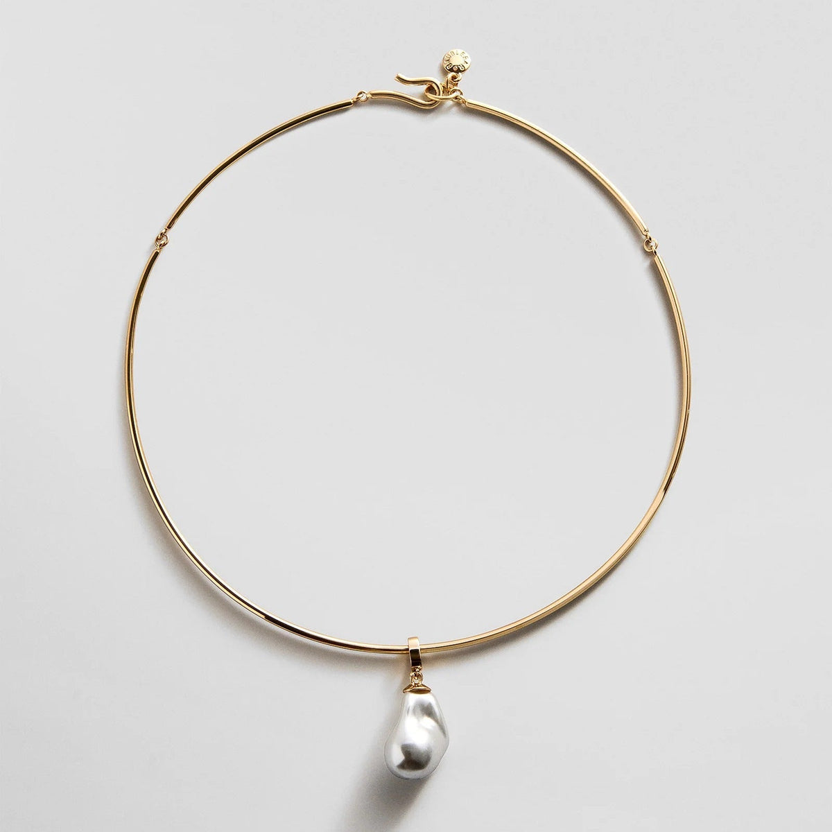 Lavisa faux pearl wire collar necklace displayed neatly