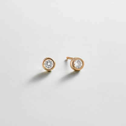 Lavisa gold stud earrings featuring a round crystal stone in a sleek bezel setting