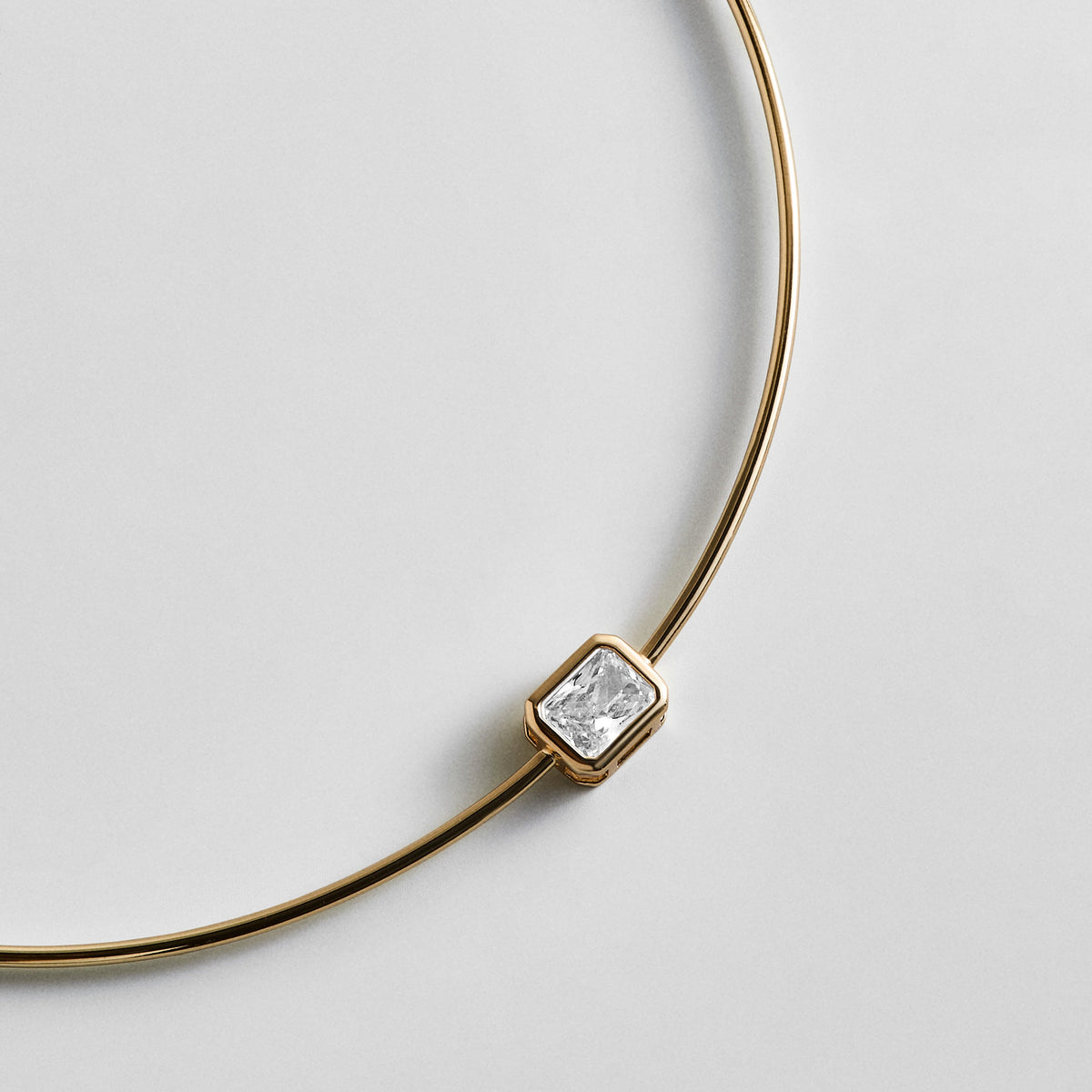 Lavisa - Cubic Zirconia Collar Necklace - On-Model & Scale View