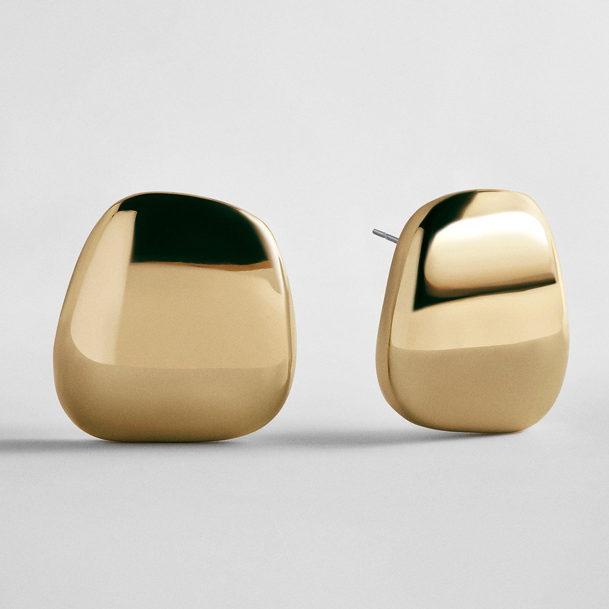 Lavisa organic silhouette gold stud earrings with an oversized polished finish