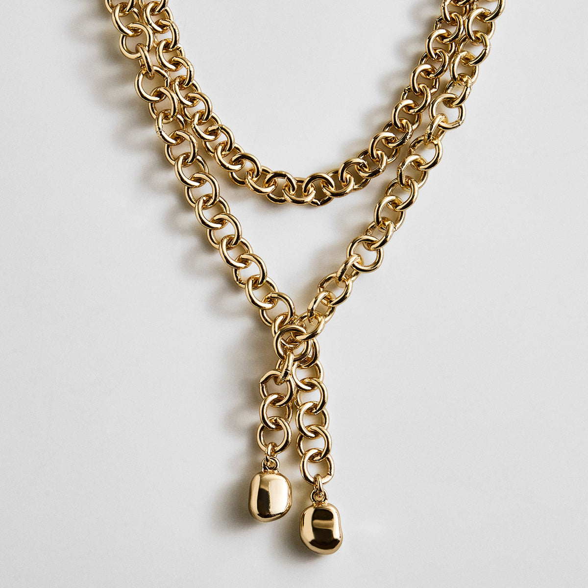 Lavisa - Gold Chain Link Layered Necklace - On-Model & Scale View