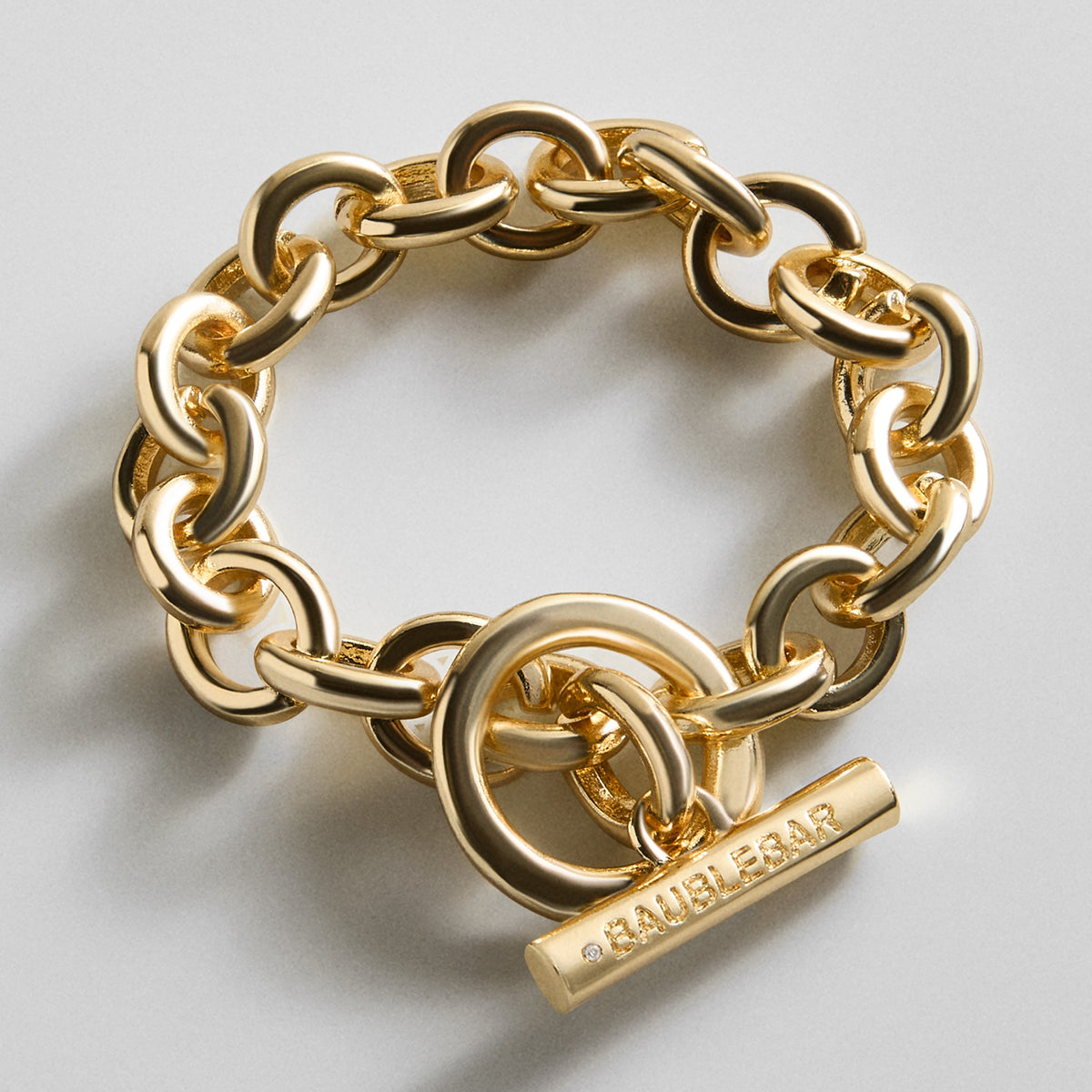 Lavisa Chunky Gold Chain Link Bracelet with toggle closure in polished gold