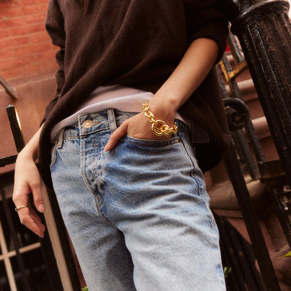 Lavisa - Chunky Gold Chain Link Bracelet - Toggle Clasp Jewelry - Detail & Styling View