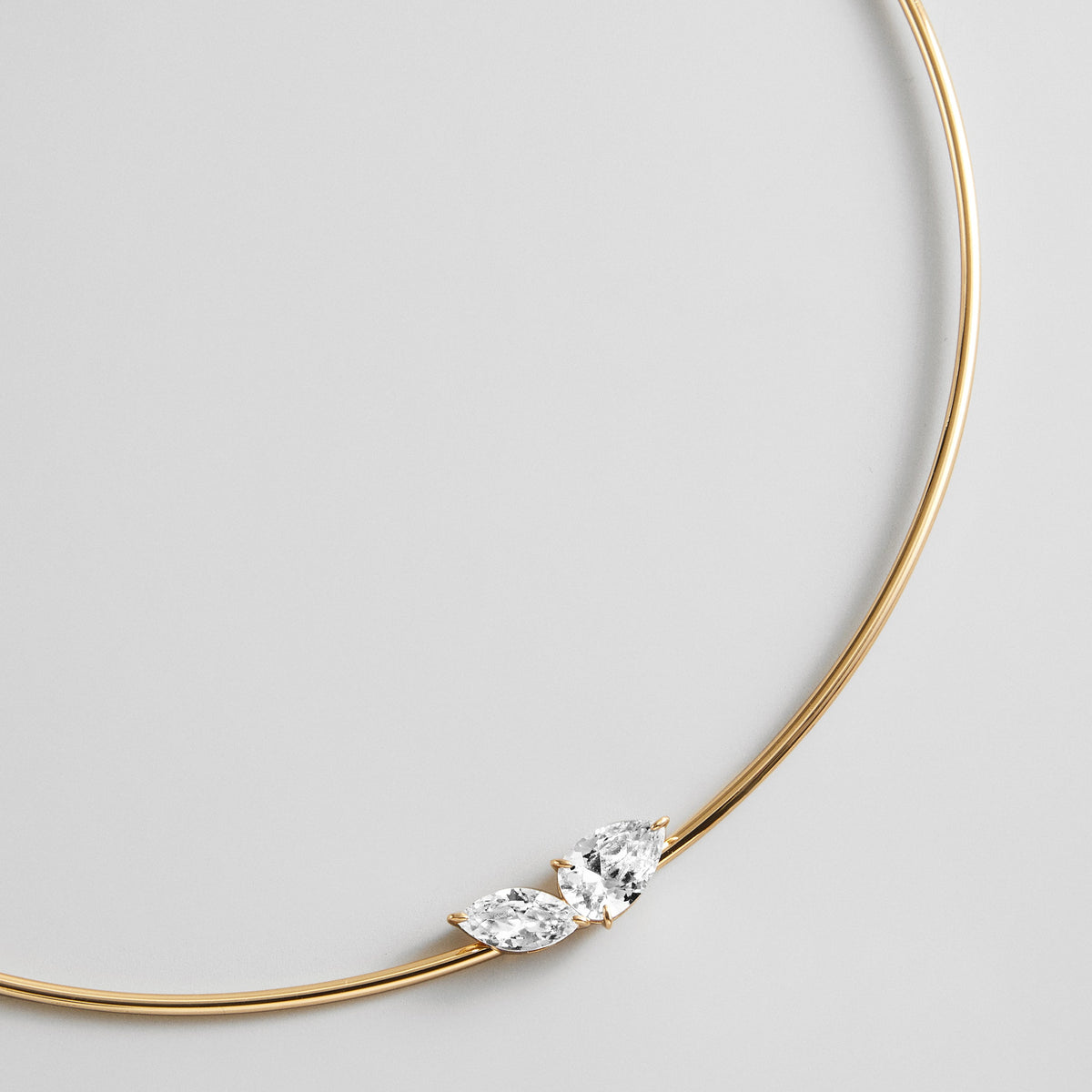 Lavisa - Crystal Collar Necklace - On-Model & Scale View