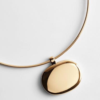 Lavisa - Gold Pendant Collar Necklace - Structured Wire Collar Jewelry - On-Model & Scale View