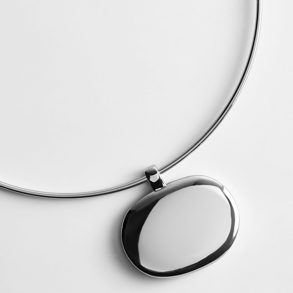 Lavisa - Silver Pendant Collar Necklace - On-Model & Scale View