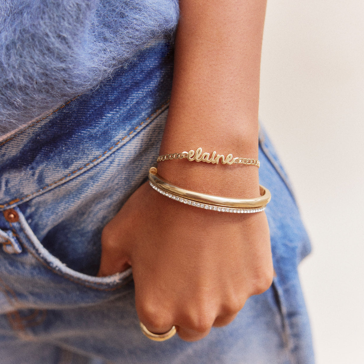 Lavisa - Custom Name Curb Chain Bracelet - Detail & Styling View