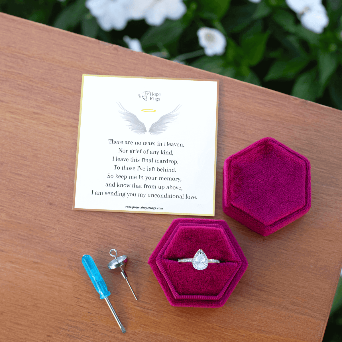 Lavisa - Teardrop From Heaven Urn Ring