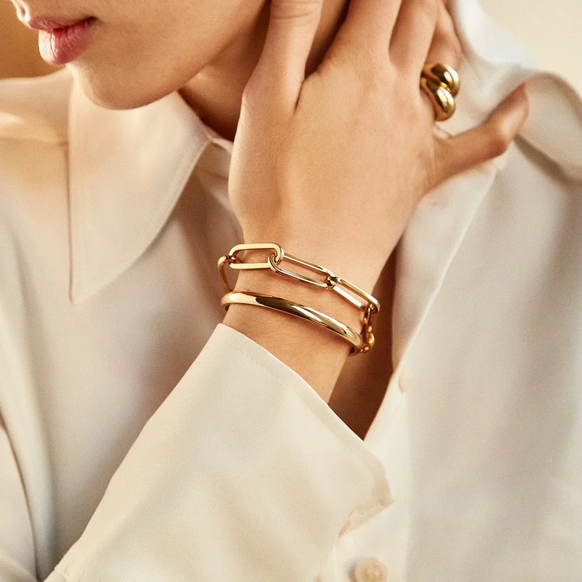 Lavisa - Hera Chunky Link Paperclip Bracelet - Detail & Styling View