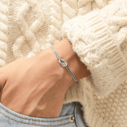 Lavisa - Elegant Knot Bracelet With Sentimental Message Card