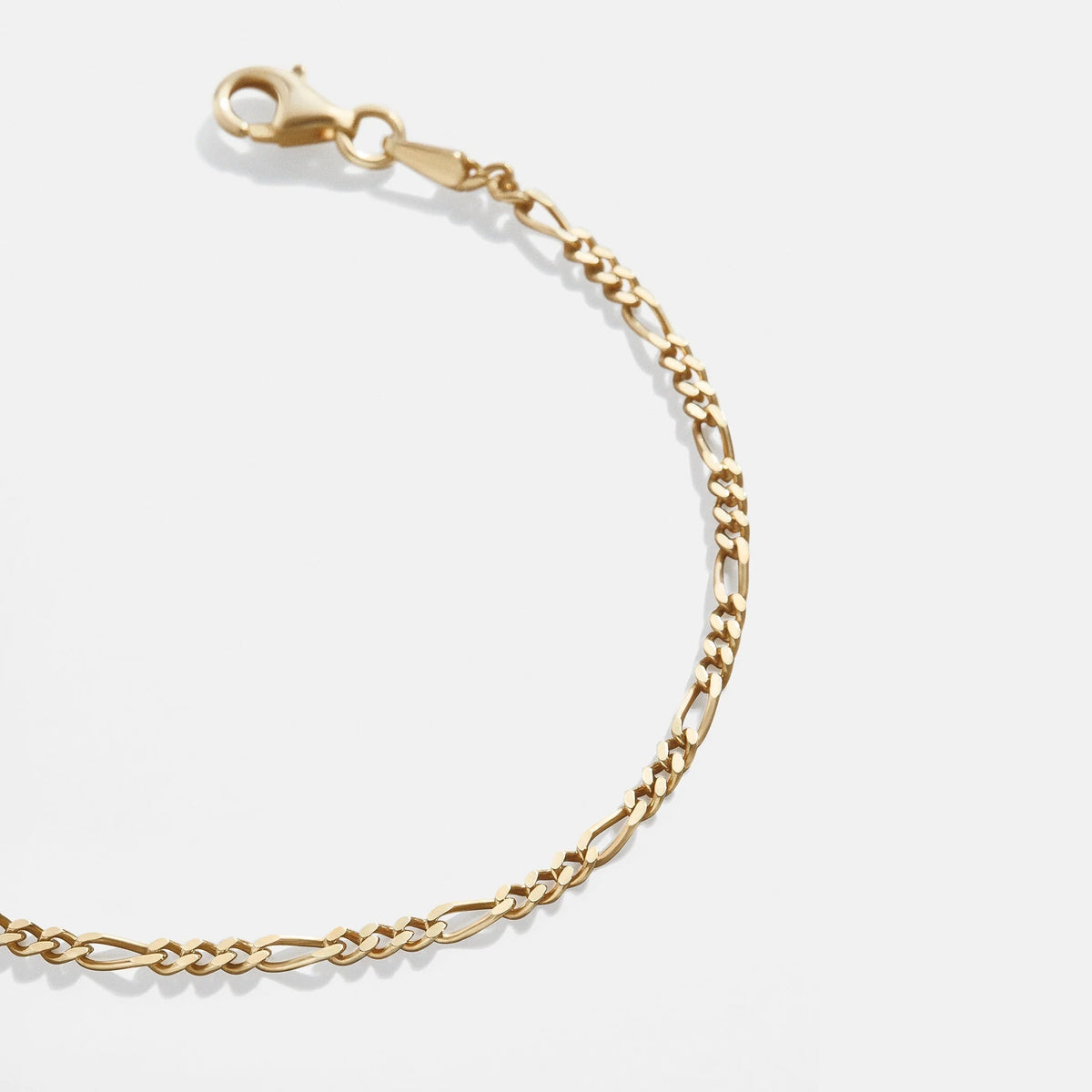 Lavisa - Classic Figaro Gold Chain Bracelet - On-Model & Scale View
