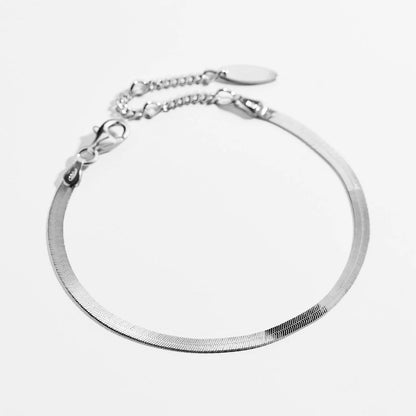 Lavisa - Slinky Herringbone Chain Bracelet - Clasp & Finish View