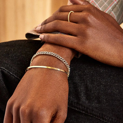 Lavisa - Slinky Herringbone Chain Bracelet - Side Profile View