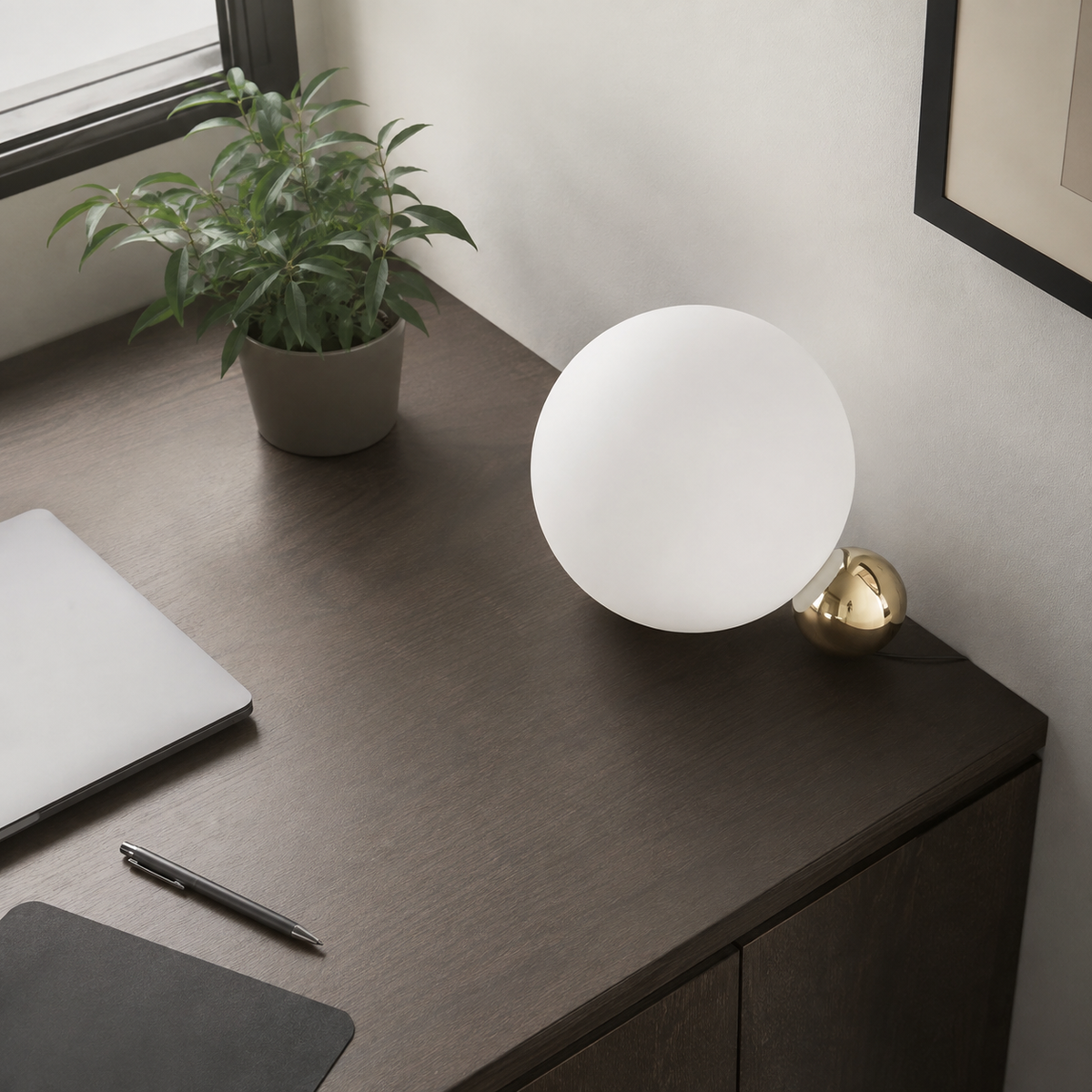 Lavisa - Eclipse Globe Table Lamp