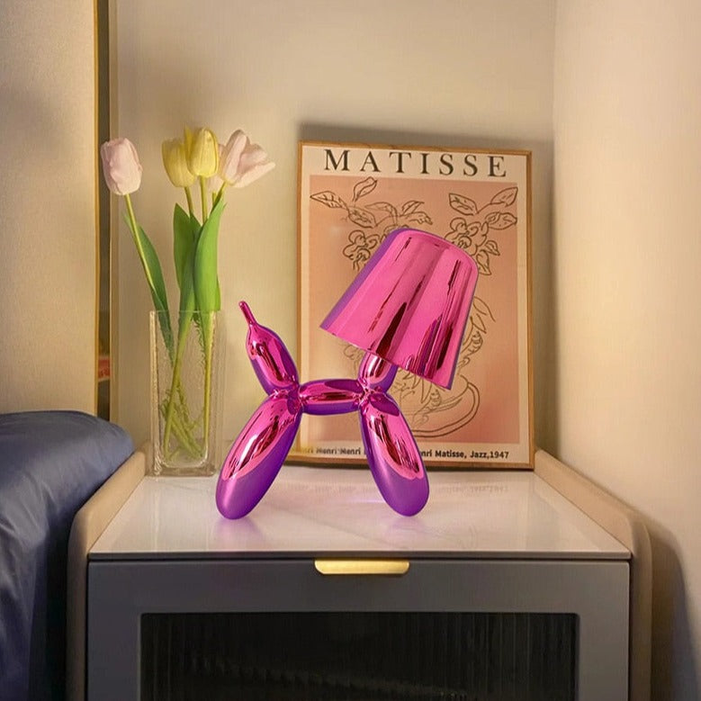 Lavisa aluminum balloon dog table lamp in polished metallic finish - Aqua