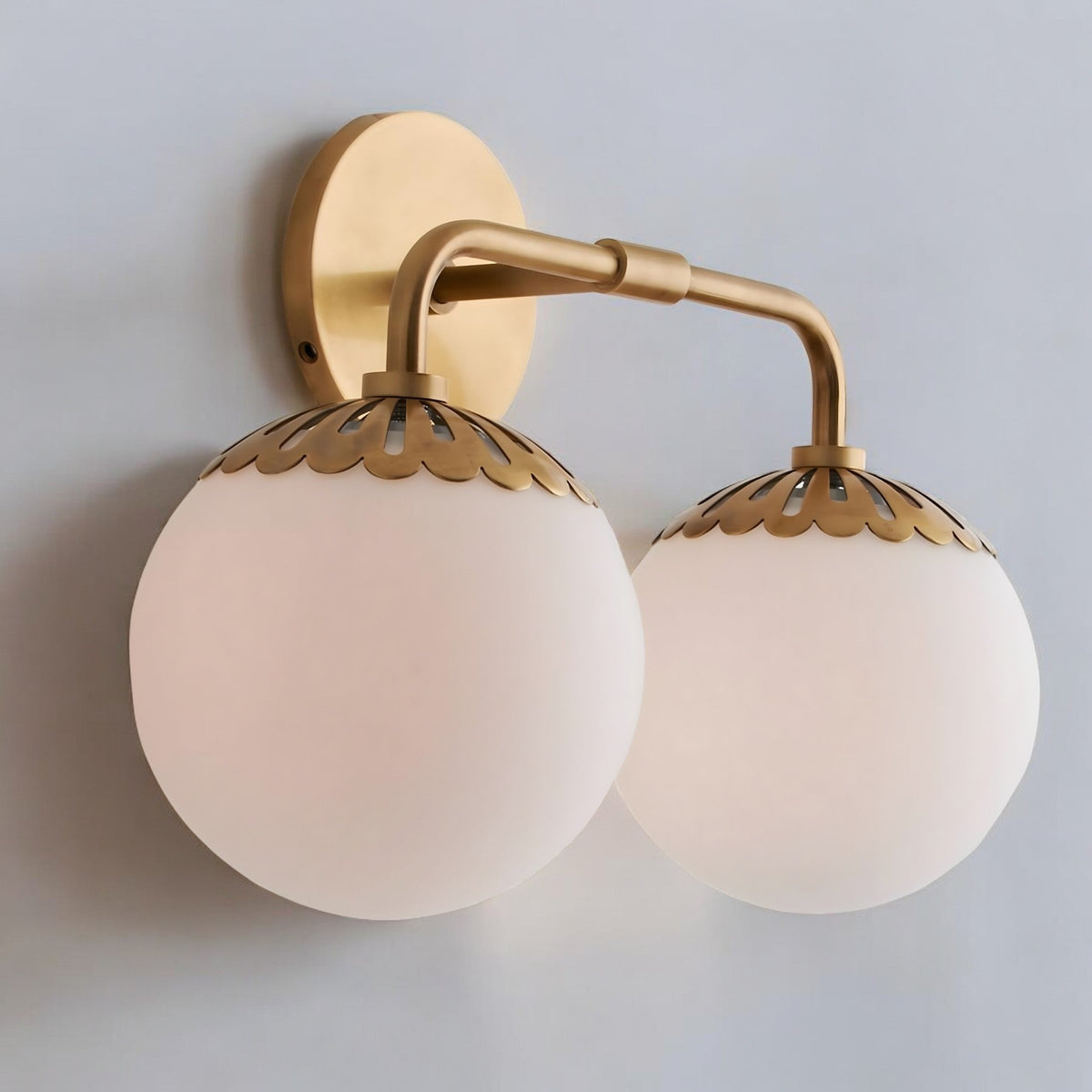 Lavisa - Modern Globe LED Wall Light