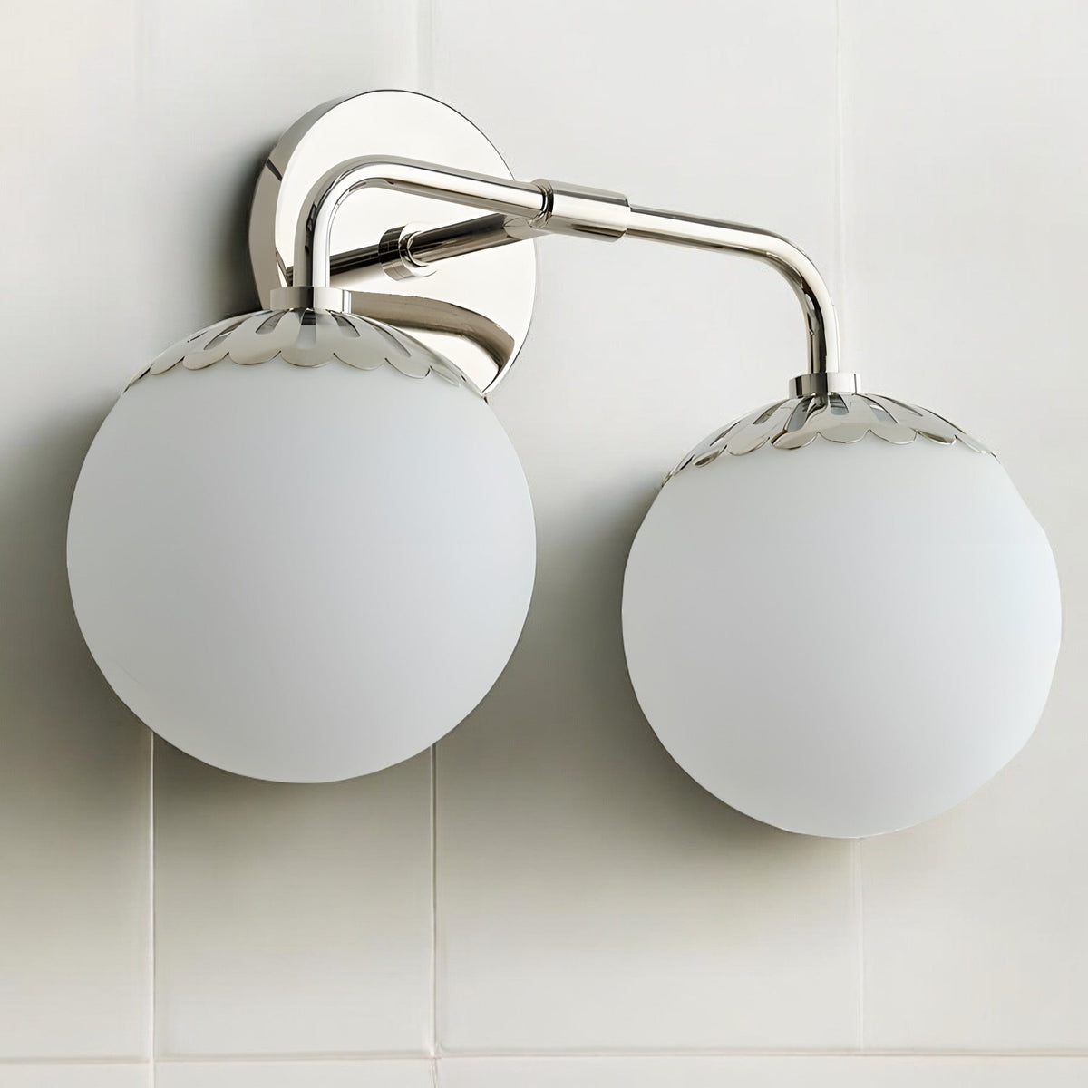 Lavisa - Modern Globe LED Wall Light