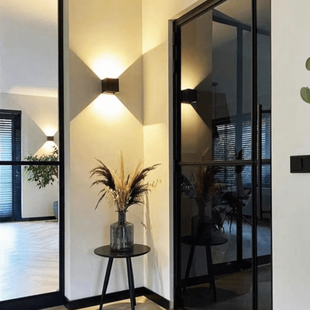Lavisa - Rechargeable Outdoor LED Wall Light