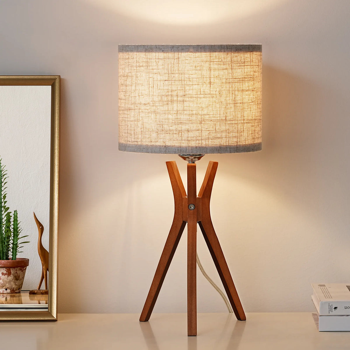 Lavisa - Natural Solid Wood Tripod Table Lamp Set