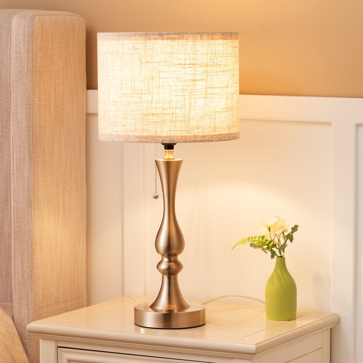 Lavisa - Luxe Traditional Table Lamp with Pull-Chain Switch