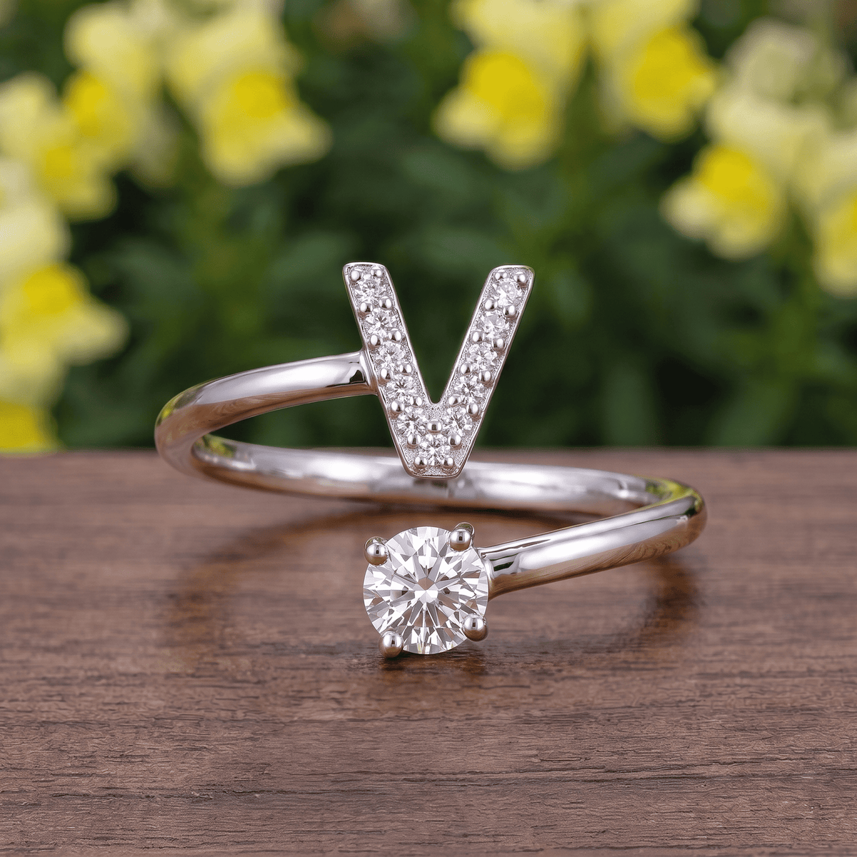 Lavisa - Adjustable Initial Ring
