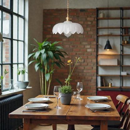 Lavisa - Vintage Scalloped Retro Pendant Light