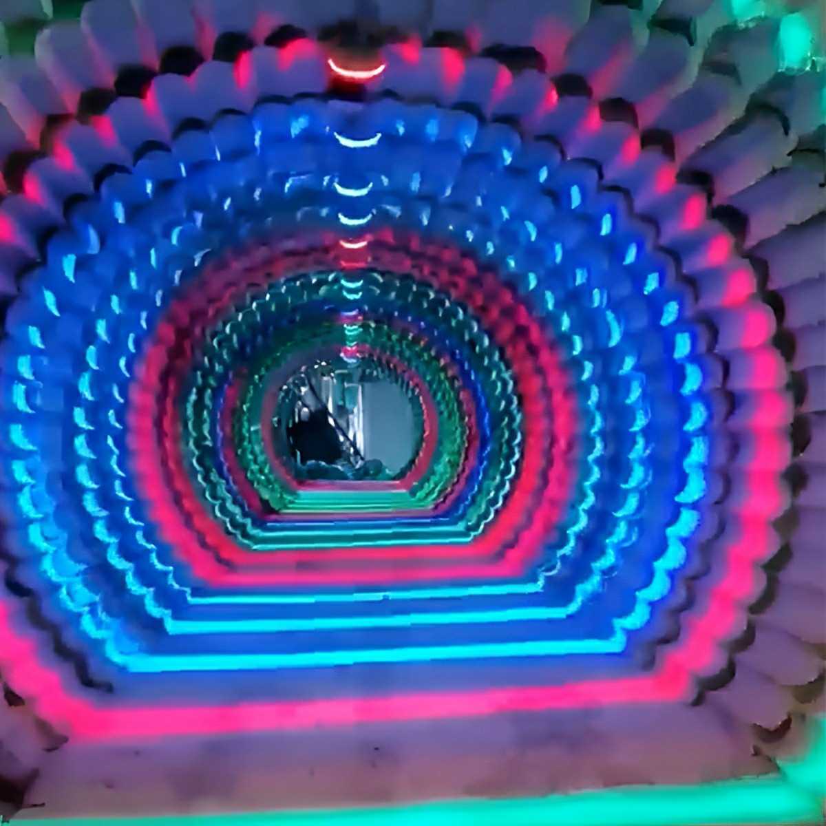 Lavisa - Cyberpunk Industrial LED Beam Wall Light