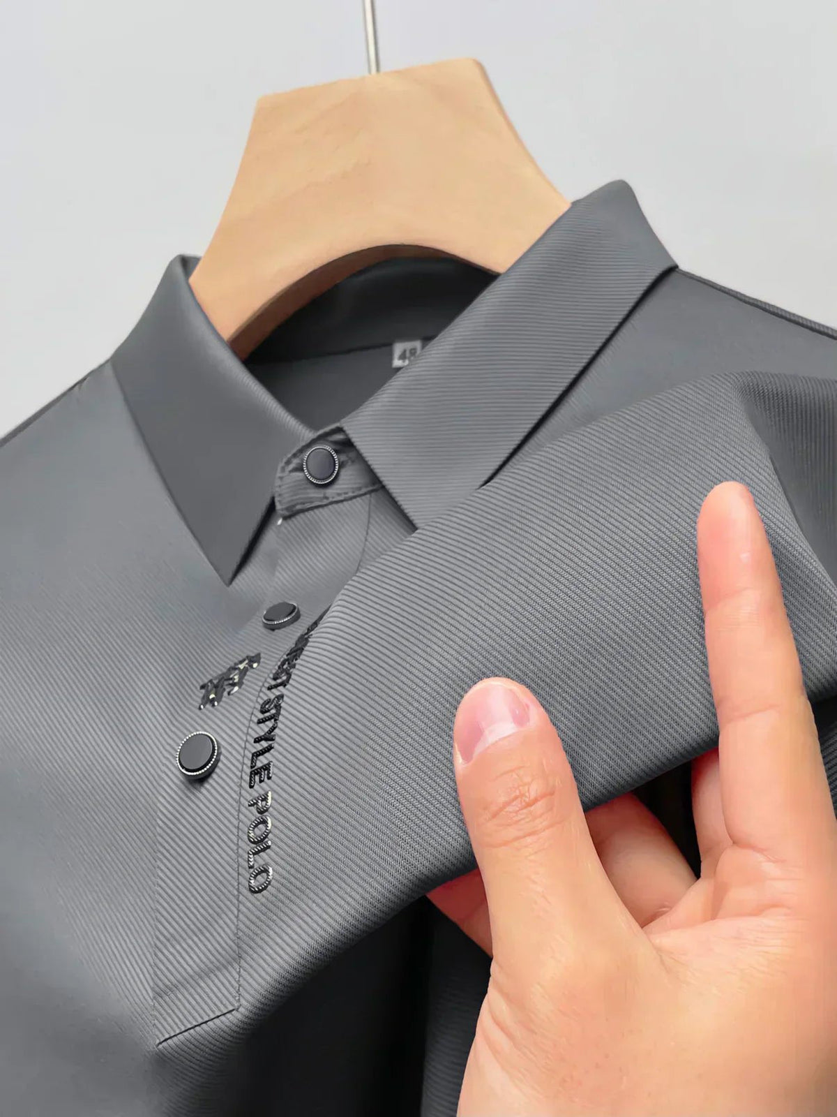 Men's Wrinkle- Polo Shirt Cotton Elastane Blend Short Sleeve - Variant Angle | Lavisa