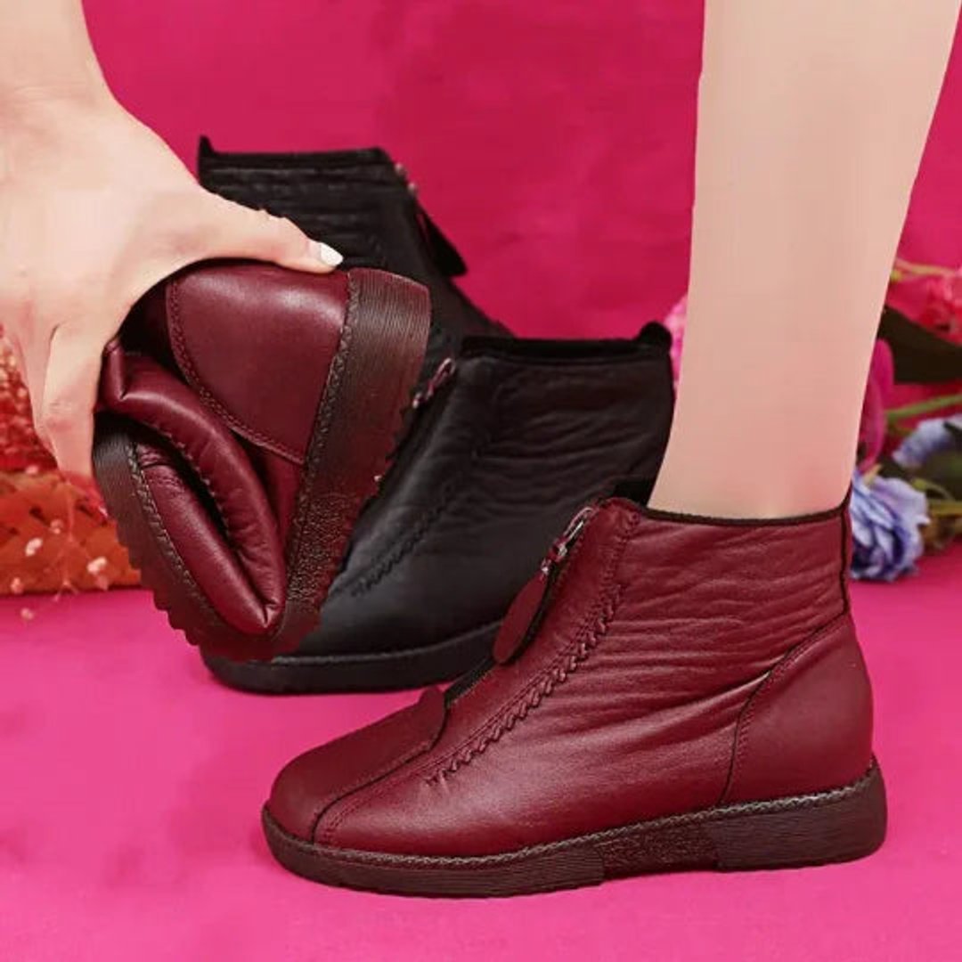 Women's Fleece-Lined Slip-Resistant Winter Ankle Boots - Back View | Lavisa