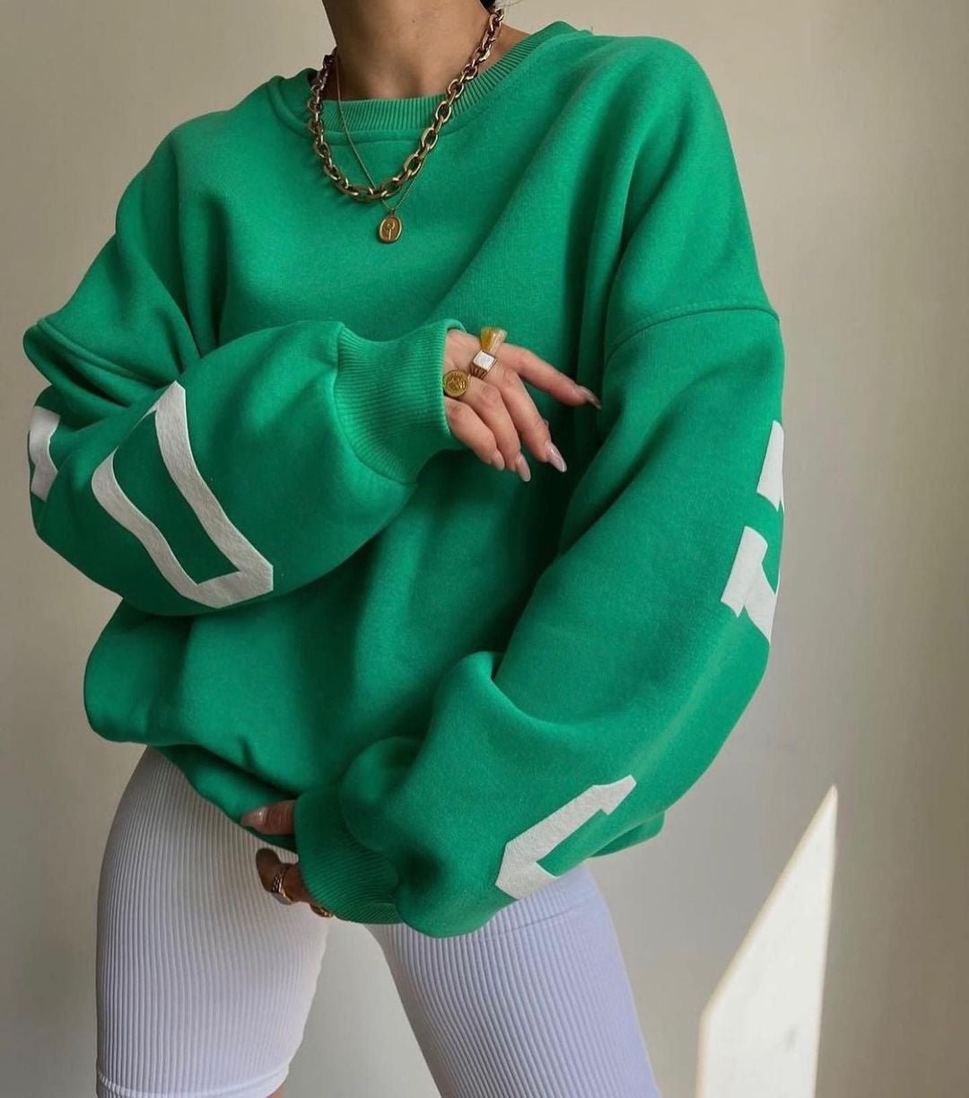 Women's Oversized Fleece-Lined Varsity Sleeve Crewneck Jumper - Variant Angle | Lavisa
