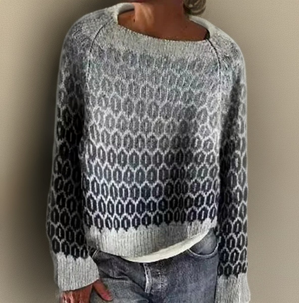 Women's Relaxed-Fit Round-Neck Gradient Knit Sweater | Lavisa